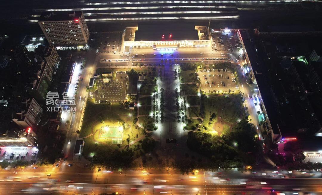 锦泰广场：点亮锦泰家园、锦泰东环国际等市民幸福生活，照亮旅客平安之路！