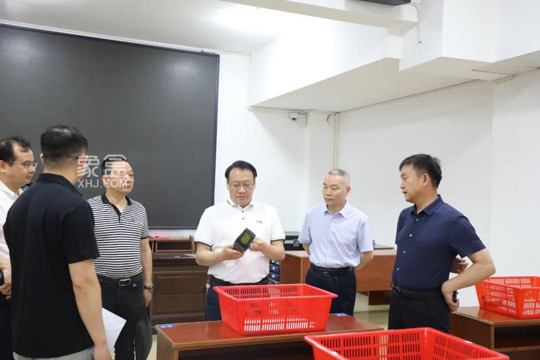6月3日张红元前往长郡斑马湖中学、望城一中等考点检查高考考点准备工作!