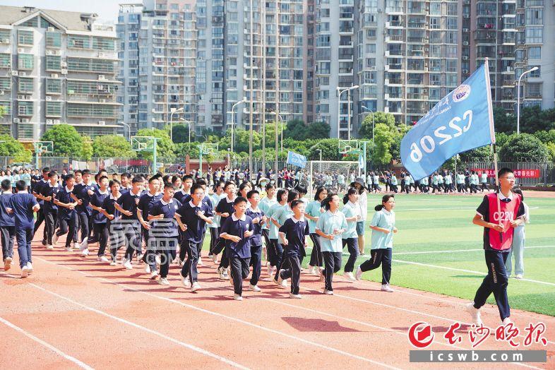 長沙長郡開福中學：始于2020年，中欣楚天御府配建，是辦公初中！