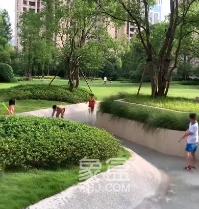 【夏日安家節(jié)】濱江新城的這個(gè)小區(qū)，竟然能玩水、打水仗！