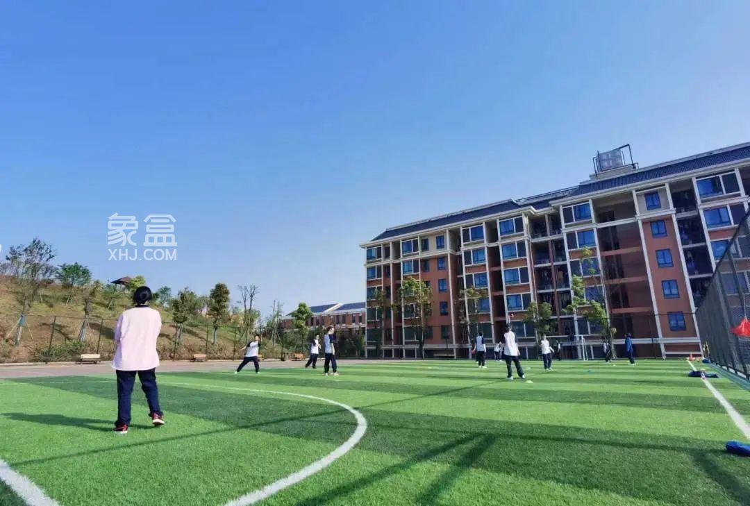 長郡自貿(mào)臨空高級中學(xué)：長沙縣人民政府與長郡中學(xué)合作辦學(xué)的新創(chuàng)學(xué)校！