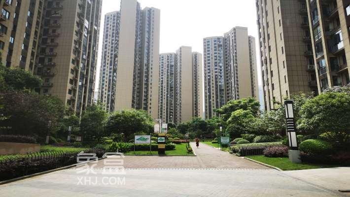 8月1日全新房源：配套長郡梅溪名校+六號線正地鐵口的周正三室，居感舒適價格科學