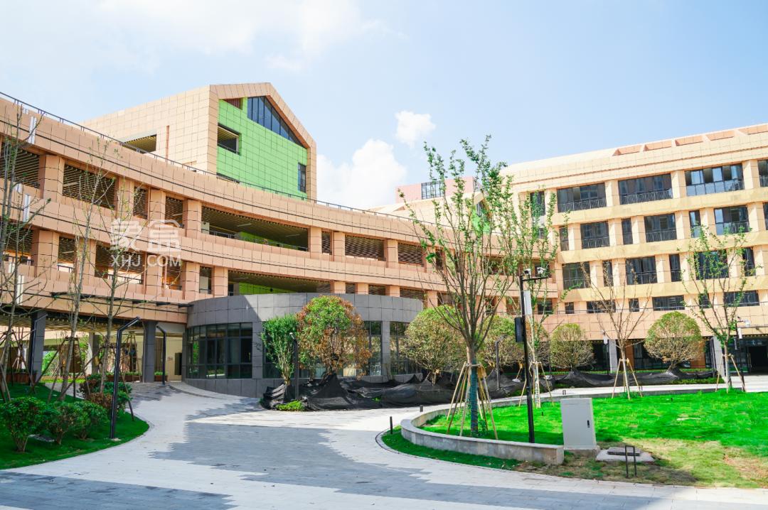 长沙麓谷岳兴小学：隶属麓谷教育集团，2023年开学，提供2160个学位！