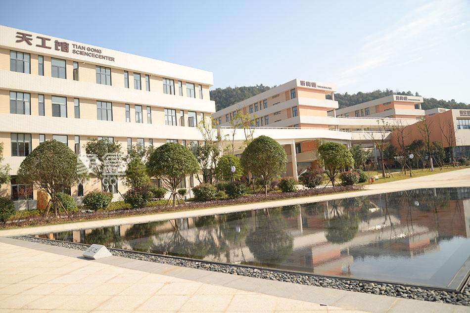 【开学季】周南梅溪湖中学周边租房精选：佳兆业云顶拥有绝佳湖景，户型多样价格科学