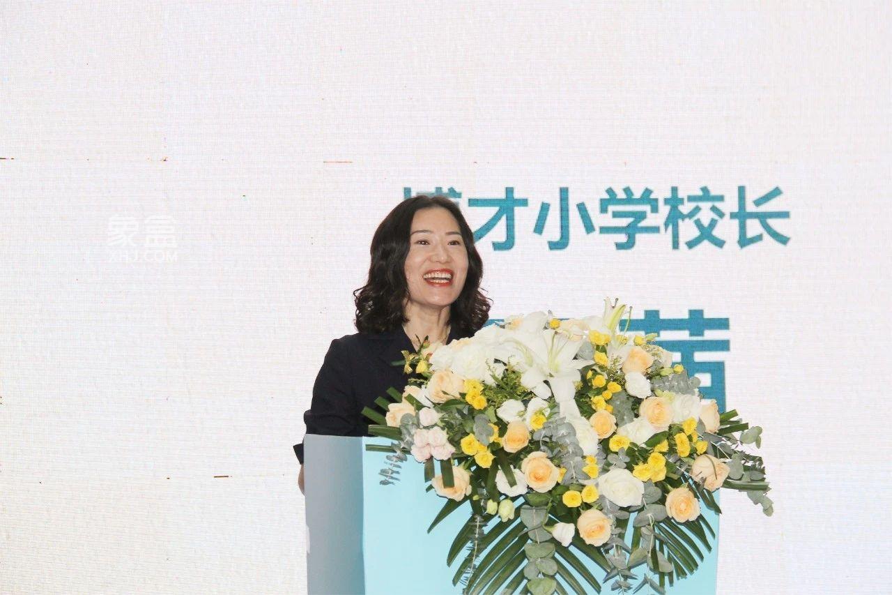 8月25日麓润栖湖营销中心已开放，市府建面205-284㎡大平层即将开盘！