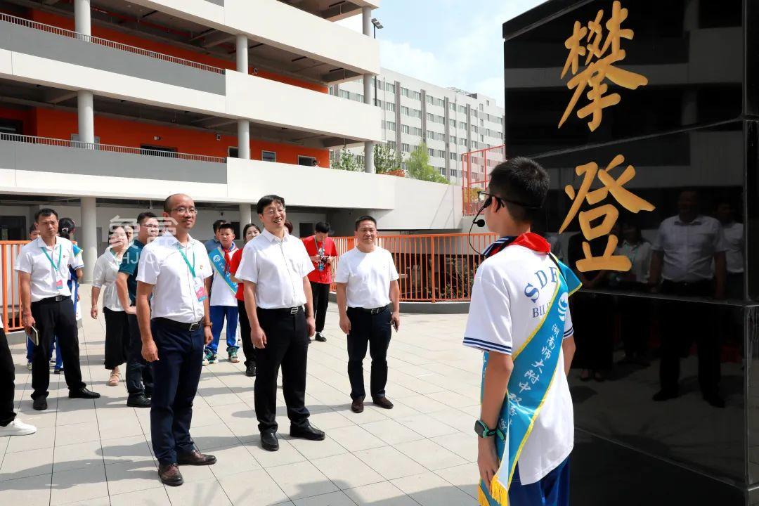 【开学季】8月30日周志军率队督查师大附中双语树人、幸福学校等及配套道路建设工作！
