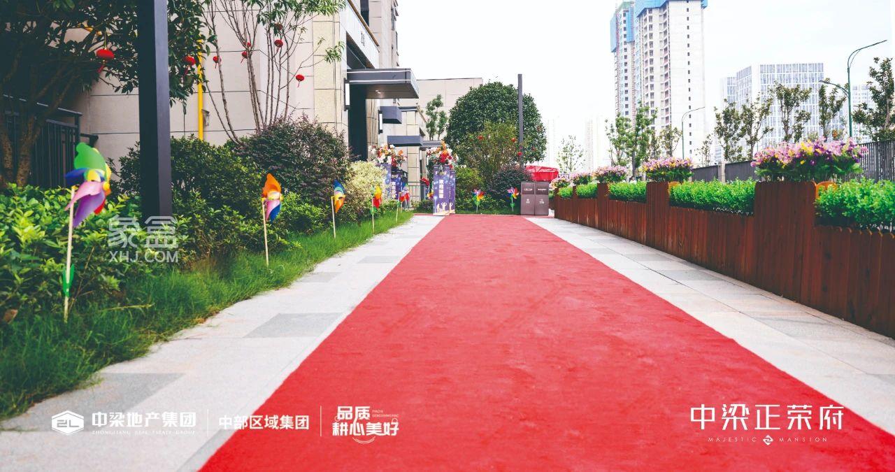8月31日中梁正榮府1、2棟已交房，陽(yáng)高小學(xué)建面107-148㎡平層+復(fù)式房熱銷中！