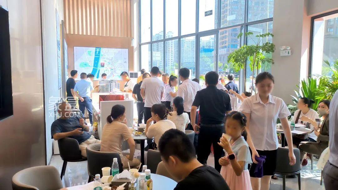 9月9日长交雅筑江岸生活馆已开放，省府建面119-141㎡小高层即将首开！