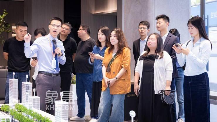 9月21日世纪金源云创中心办公示范区开放，马栏山建面117-860㎡写字楼热销中！
