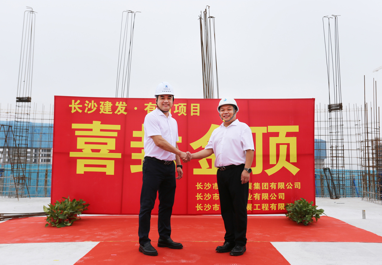 9月28日建发有山主体工程封顶,金峰小学建面120-167㎡热销中! 9月28日建发有山主体工程封顶,金峰小学建面120-167㎡热销中!