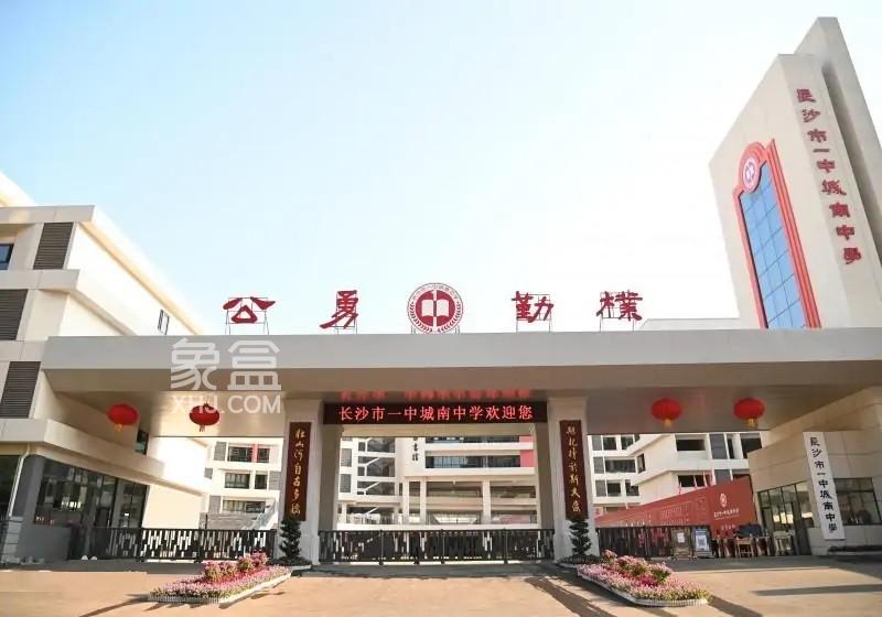 10月1日幸福庄园御园5、9栋开盘，一中城南中学旁建面98-175㎡热销中！