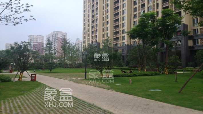 10月10日長(zhǎng)沙二手房最新房源：梅溪湖活力風(fēng)格三室，帶精致陽(yáng)臺(tái)和正地鐵口