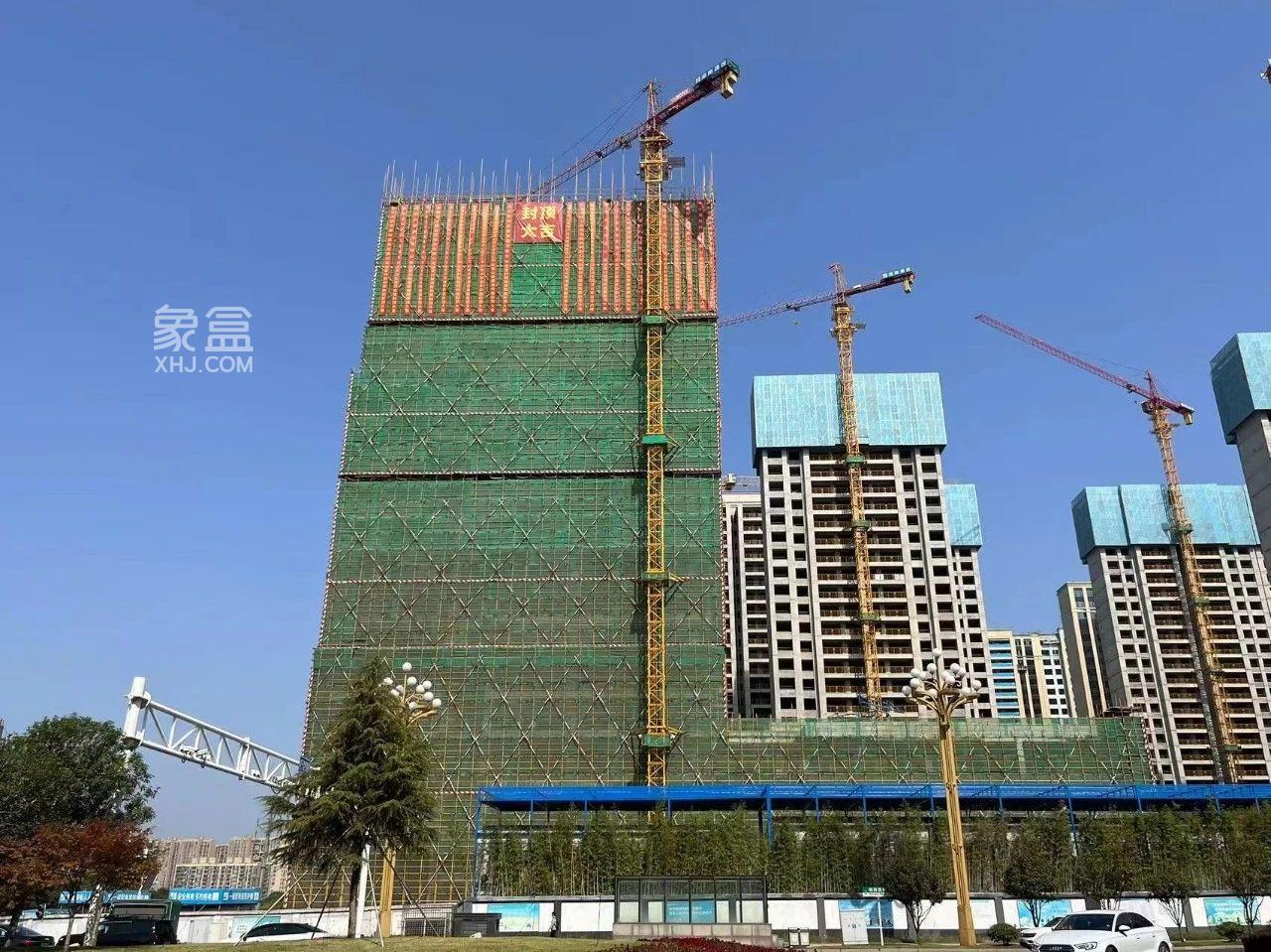 10月20日兴铁湘府和园10栋主体结构喜封金顶，项目全部封顶！