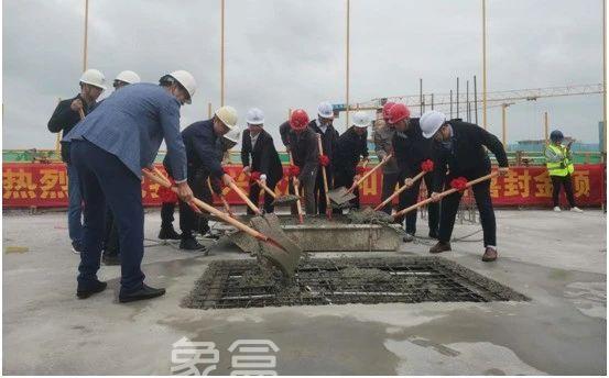 10月20日兴铁湘府和园10栋主体结构喜封金顶，项目全部封顶！