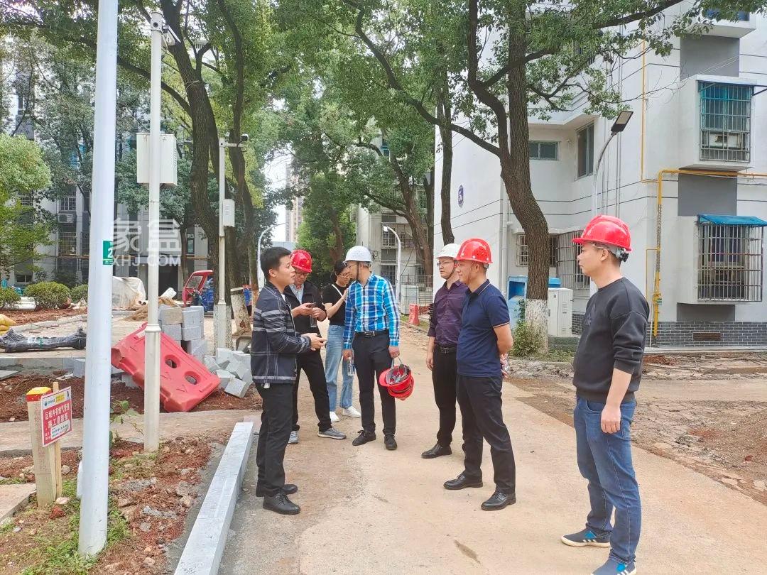 2023年長(zhǎng)沙縣12個(gè)老舊小區(qū)改造，總投資7056萬(wàn)元，涉及樓棟30棟1144戶。