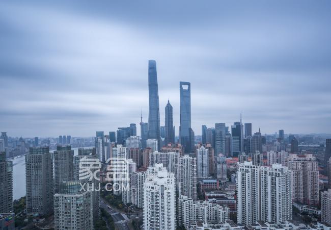 地產股債一路攀升，土地市場有所回暖，利好信號傳回市場形成良性循環(huán)