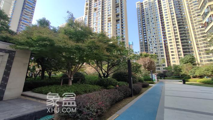 12月6日长沙二手房最新房源：汽车西站带通透大阳台三室，双地铁口中小配套全