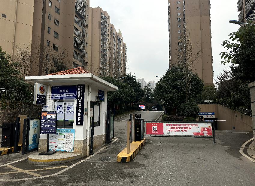 長(zhǎng)沙梅溪湖家興苑破解停車難停車亂，擦亮居民幸福底色！