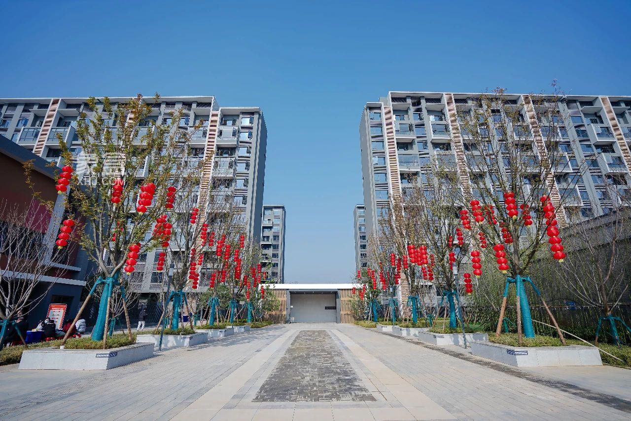 12月27日保利檀樾圆满交付，空港新城建面98-141㎡复式洋房现房7字头！