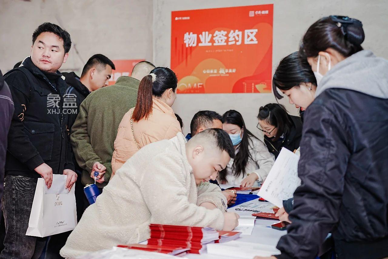12月27日保利檀樾圆满交付，空港新城建面98-141㎡复式洋房现房7字头！