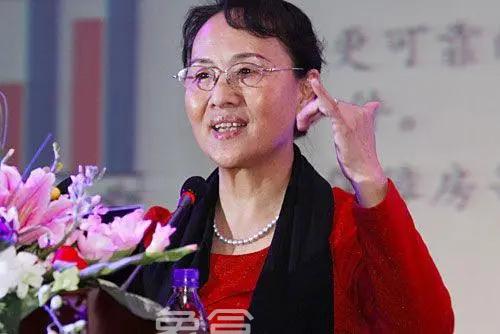 中國房地產(chǎn)行業(yè)經(jīng)歷著深度調(diào)整，需弱化“土地為中心”論，走質(zhì)量型發(fā)展