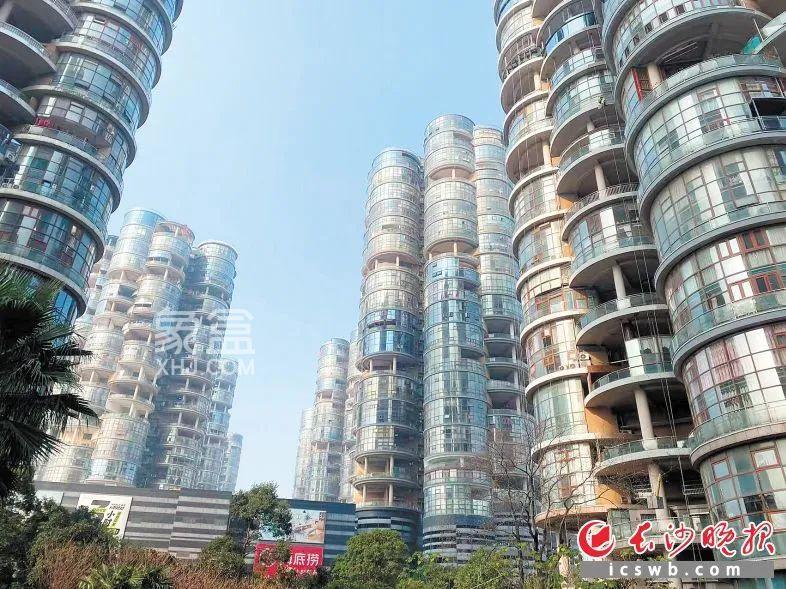 長沙湘江世紀城富灣國際、湘江豪庭建筑外墻換裝，守護“頭頂安全”！