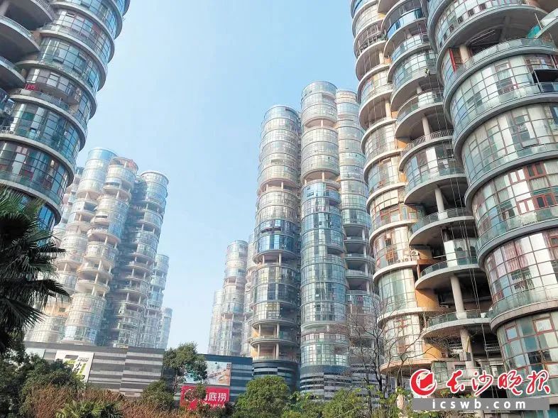 長沙湘江世紀城富灣國際、湘江豪庭建筑外墻換裝，守護“頭頂安全”！