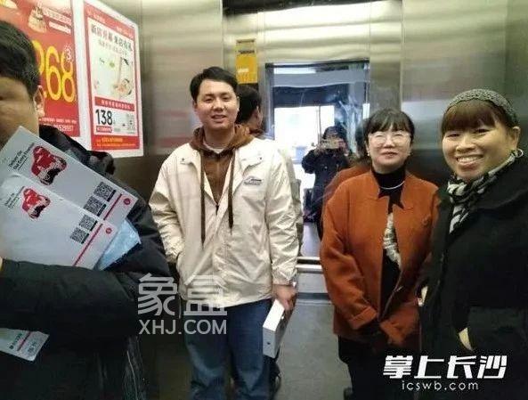 长沙火车站科佳电脑城高龄电梯换新，小区居民安心！