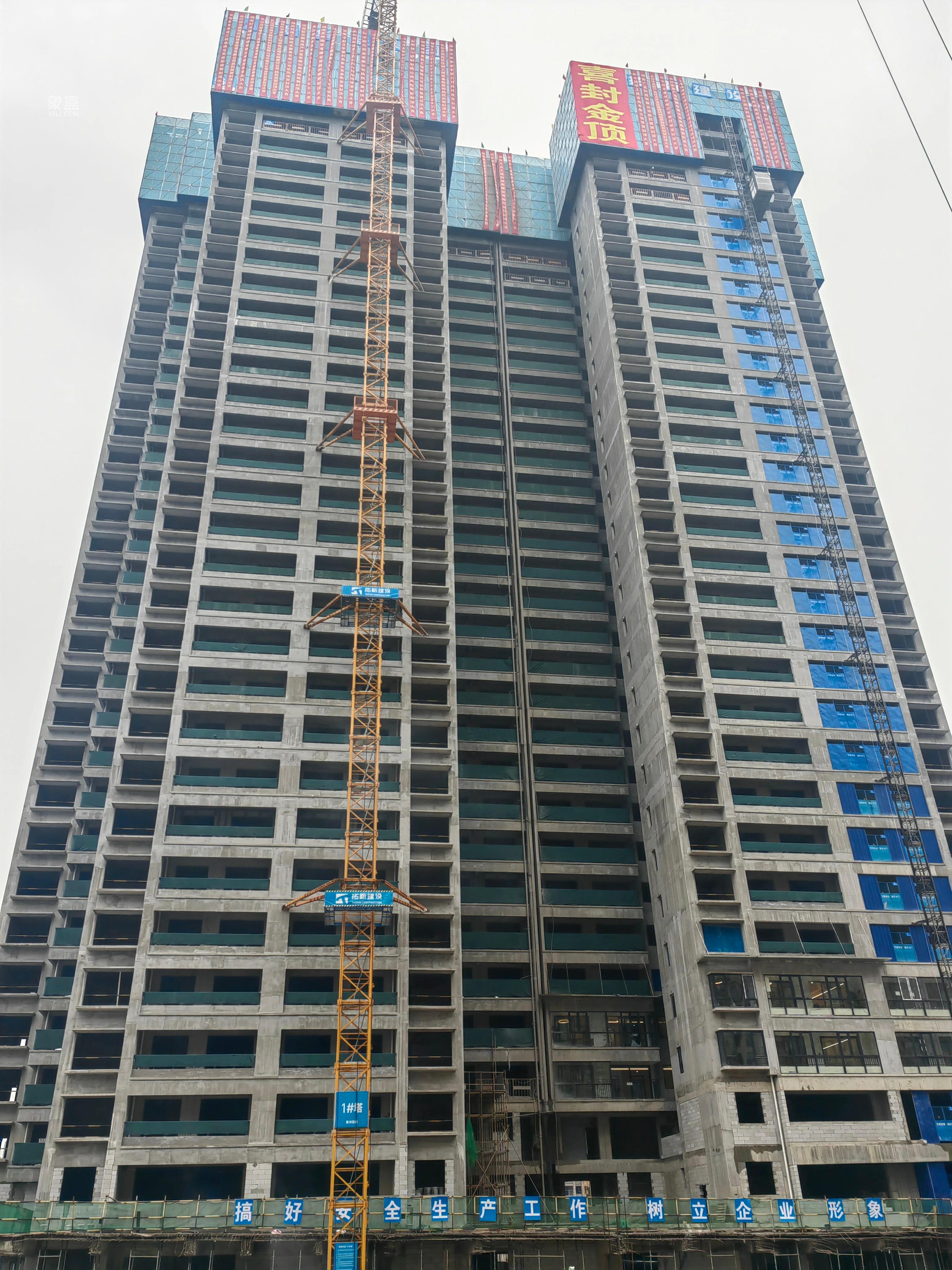 1月30日新华联梦想城56楼封顶，月亮岛建面111-143㎡热销中！