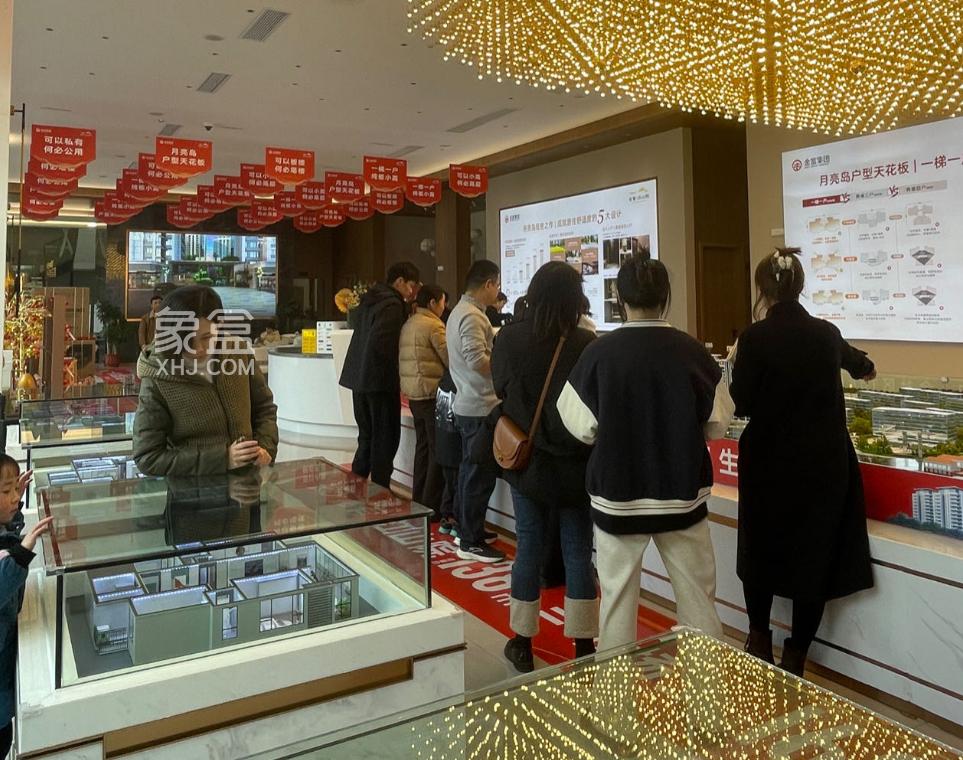 金富江山院首付20万，月亮岛建面117-181㎡小高层一梯一户9字头热销中！