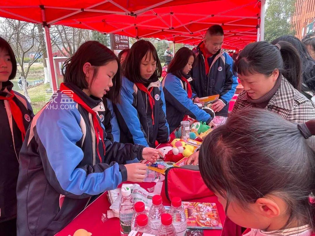 长沙雨花区多所学校开展学雷锋志愿服务，锋’暖润心扉”！