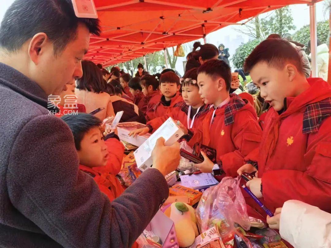 长沙雨花区多所学校开展学雷锋志愿服务，锋’暖润心扉”！