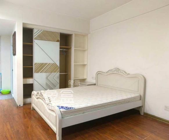 3月26日长沙租房急租:南城友阿奥莱旁,正地铁口且配套完善三室,性价超高 3月26日长沙租房急租:南城友阿奥莱旁,正地铁口且配套完善三室,性价超高