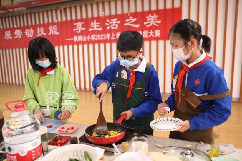 枫树山小学：始于1949年，现有14所分校，打造“行知”德育品牌！