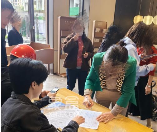 4月9日乐万邦康桥悦城工地开放日圆满结束，月亮岛建面108-131㎡热销！