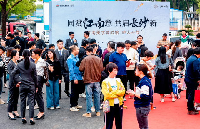4月13日中国铁建花语江南营销中心已开放，长郡外国语建面117-185㎡即将首开！