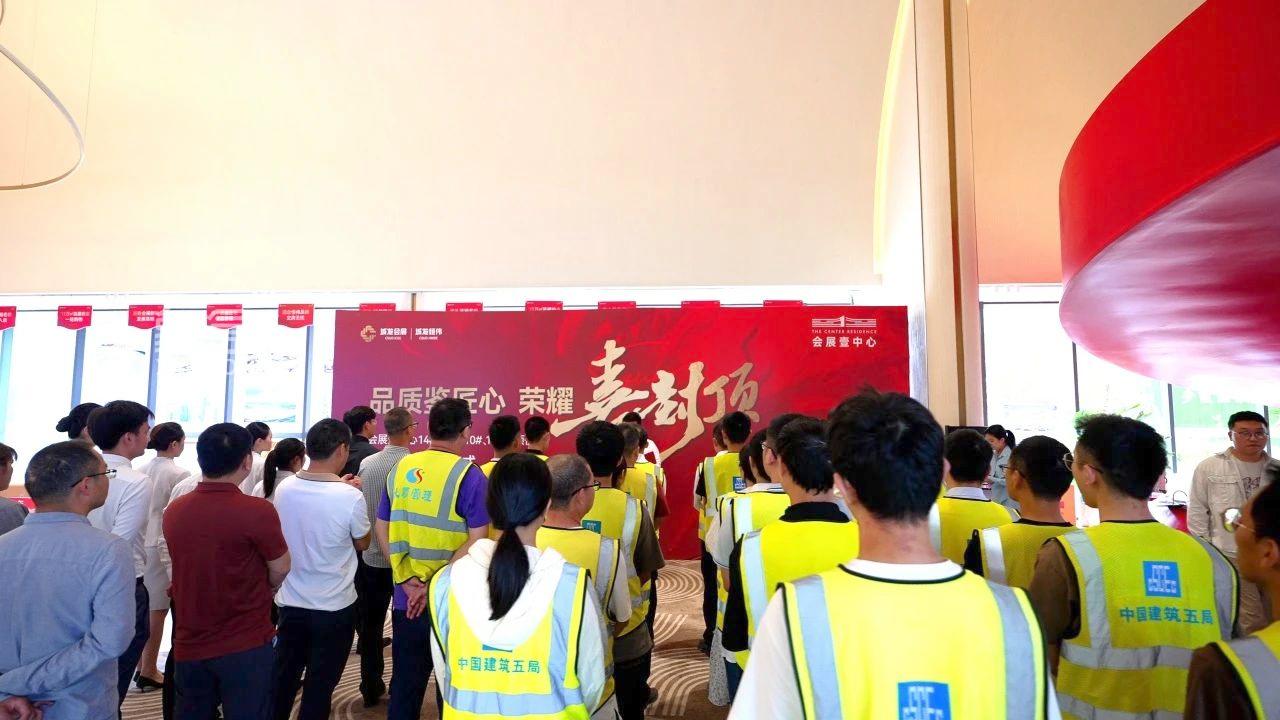 5月10日城发恒伟会展壹中心10、13、14、17栋喜封金顶，会展新城双书包房热销！