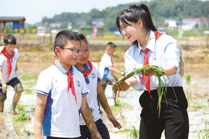5月15日2024年長沙縣中小學(xué)研學(xué)基地品牌推介會在特立中學(xué)舉行！