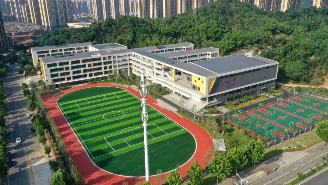 5月24日湖南師大附中星城實驗谷山中學揭牌儀式舉行，是公辦初中！