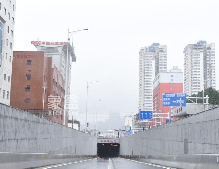 7月5日长沙湘雅路隧道正式通车，长沙首条双向六车道，5分钟过河！