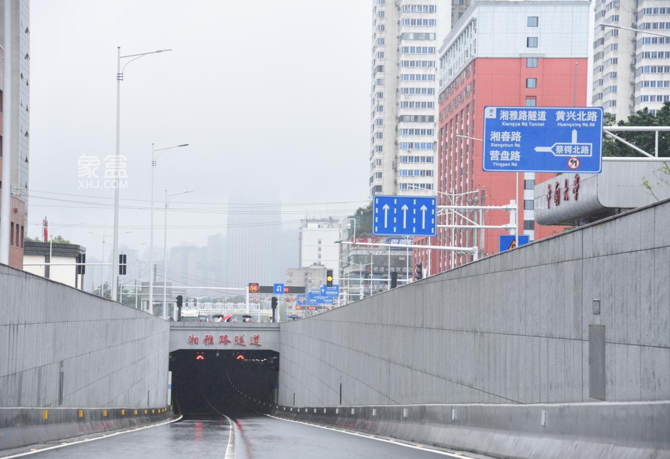 7月5日长沙湘雅路隧道正式通车，长沙首条双向六车道，5分钟过河！