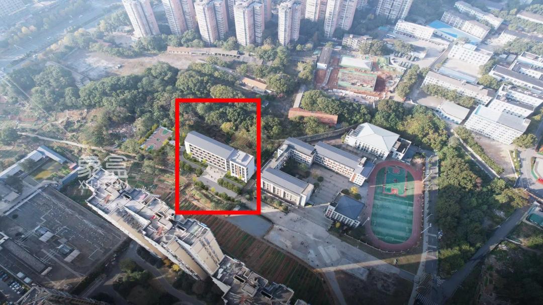 長沙芙蓉區(qū)育英濱河小學(xué)、東郡二小、一中芙蓉中學(xué)等新建擴(kuò)建，發(fā)展“硬支撐！