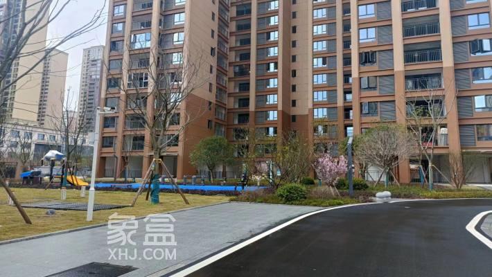 7月17日长沙租房急租：东站宽敞两居室，近地铁低月租，居感好性价高