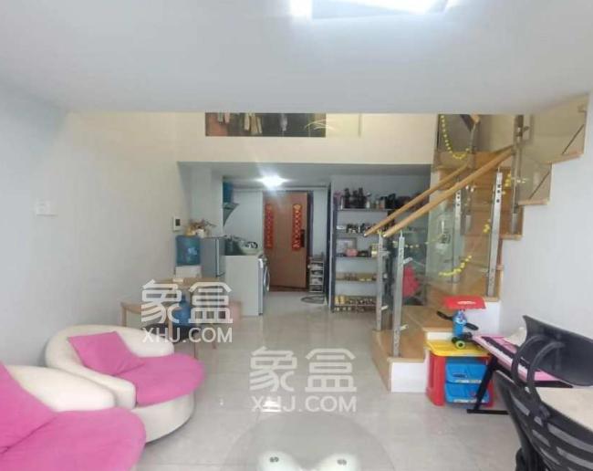 8月7日長沙租房急租：含浦精美loft，近洋湖環(huán)地鐵和商圈租價(jià)低