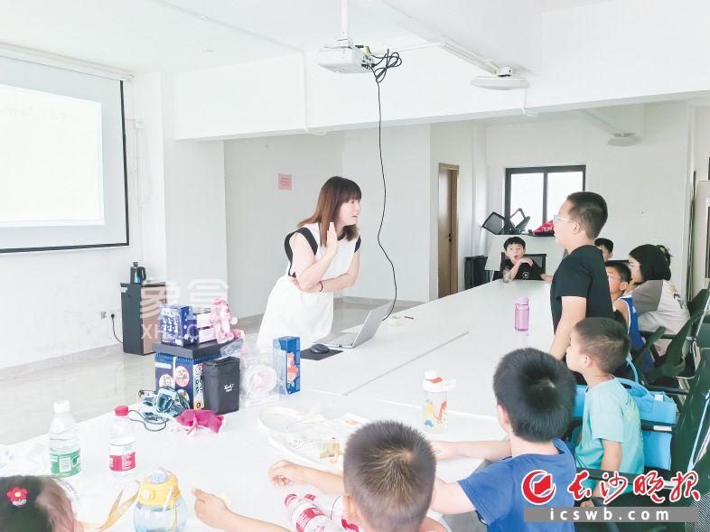 長(zhǎng)沙城發(fā)恒偉星雅韻業(yè)主“帶娃無(wú)憂，學(xué)習(xí)有伴”：學(xué)霸幫帶娃，家長(zhǎng)樂(lè)開(kāi)花！