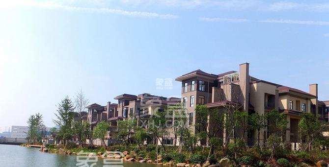 9月9日長沙租房急租：金盆嶺豪裝三室，近市區(qū)和湘江，通勤佳居感好