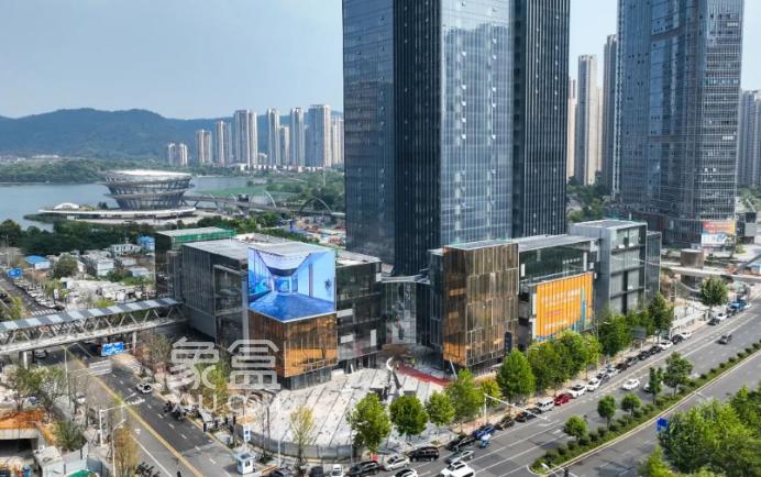 梅溪湖第一高樓即將投入使用！318米，中軸核心、雙地鐵！