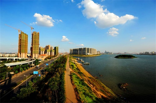 【金秋好景好租】湘江風(fēng)光帶：絕美江景配套正地鐵，戶型佳租價(jià)低！