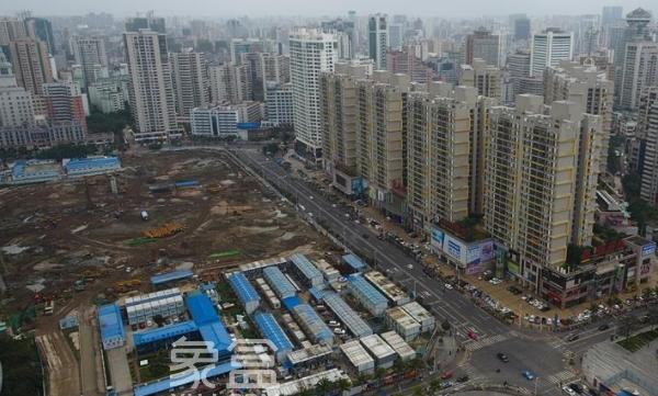 海口筑梦再起航：425个在建房屋市政项目全复工，共绘灾后重建新篇章