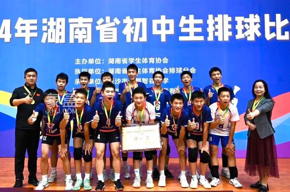 10月8日周南秀峰学校男子、女子排球队勇夺双冠，排球特色一校双冠！